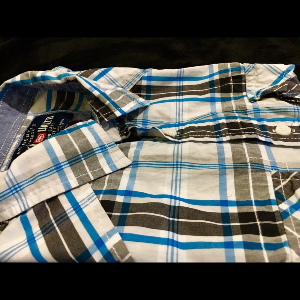 Short sleeved button down